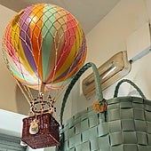 Imagen - The symbol of the shop is an air balloon, called after Jules Verne, who 160 years ago published his first novel Five Weeks in a Balloon