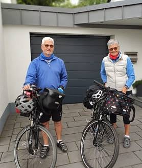 Imagen secundaria 2 - Photos of the couple on their journey.