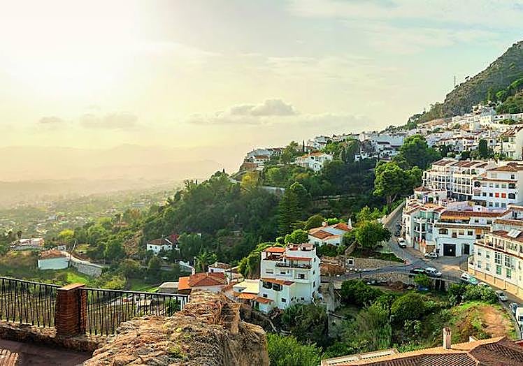 Imagen principal - Top, left and right: Mijas Pueblo, Casares and Torrox.