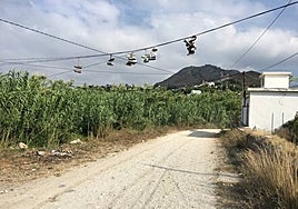 Hikers leave their trainers and other rubbish at the Chíllar river.