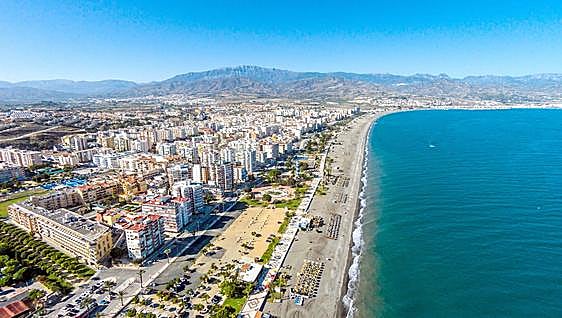 Man's body is found on Torre del Mar beach