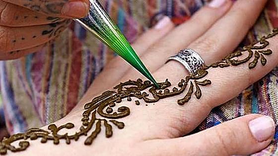 Spanish agency for medicines and health products warns of risks of black henna tattoos