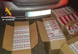 An image of the moment the tobacco was found in a vehicle in Torre del Mar