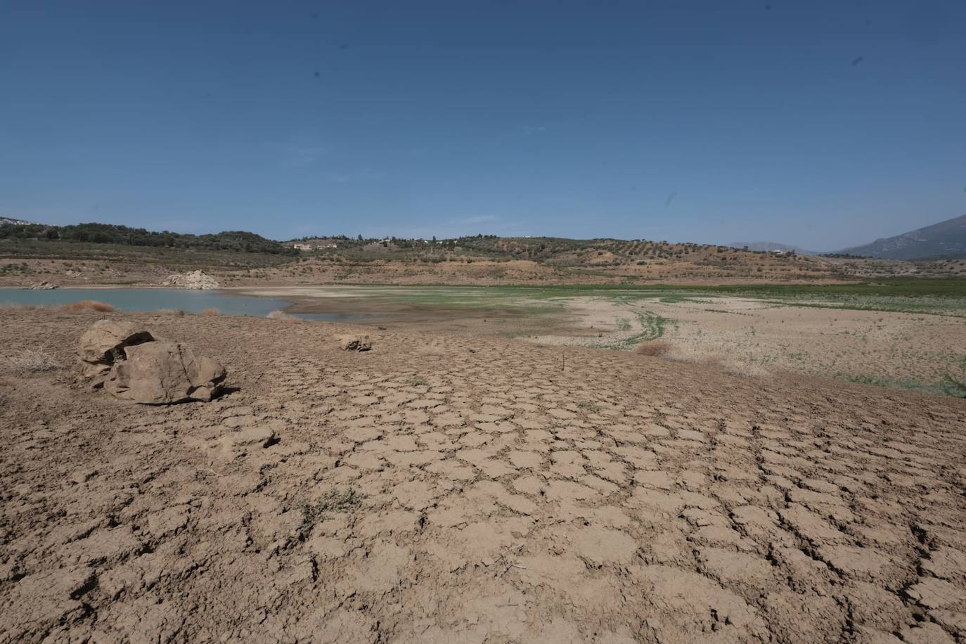 The critical state of Malaga&#039;s La Viñuela reservoir, in pictures