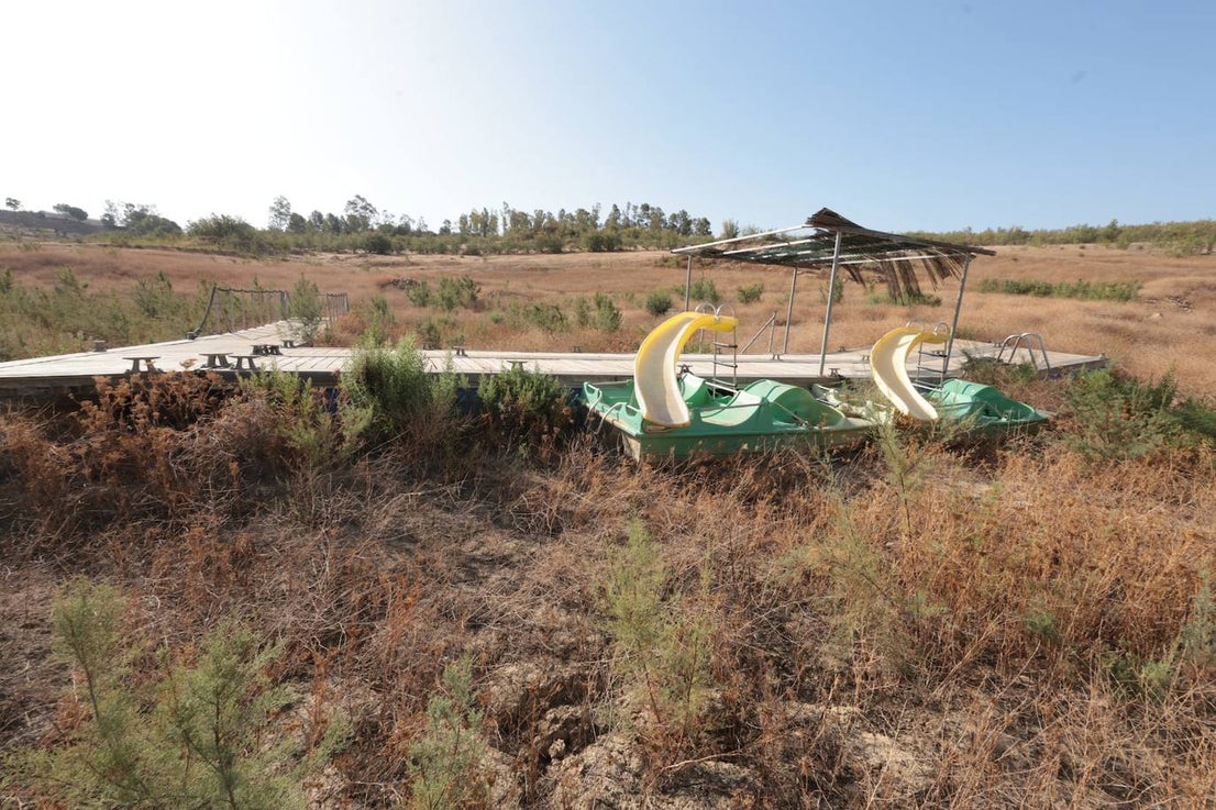 The critical state of Malaga's La Viñuela reservoir, in pictures