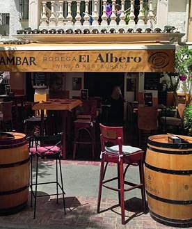 Imagen secundaria 2 - From top: Almagro aubergine, a recipe from al-Andalus; Most bars have a variety of tapas; El Albero in Marbella