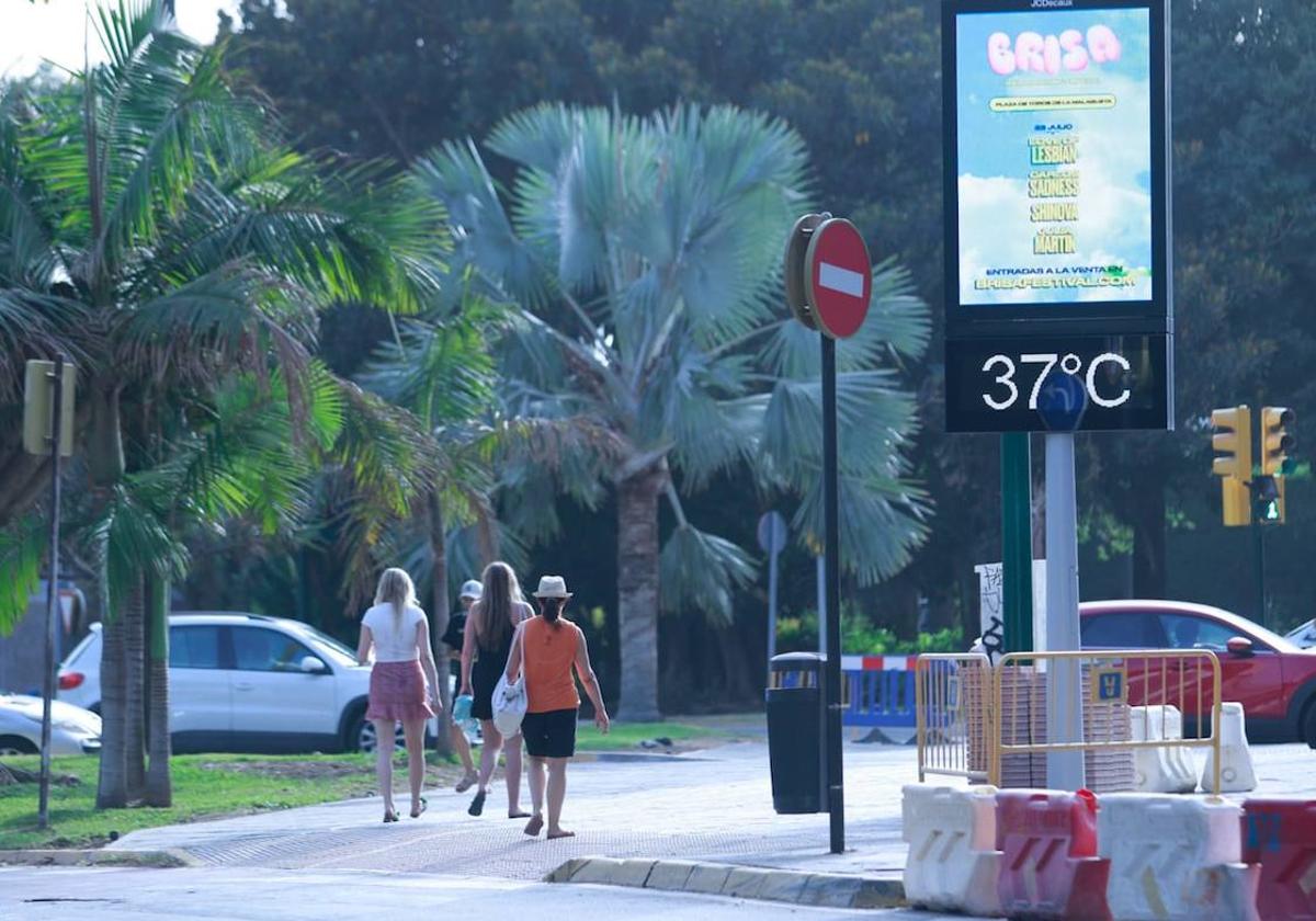 Malaga recorded exceptionally high temperatures yesterday, eventually equalling the all-time high-temperature record of 44C.