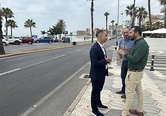 The mayor and members of the new local government team visit the avenue after the completion of the work.