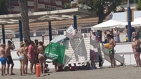 Lucky escape for lifeguard on Costa del Sol beach after watchtower collapse