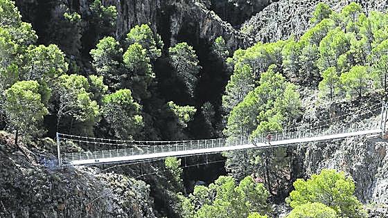 El Saltillo, a vertigo-inducing hike in one of Malaga province's deepest gorges