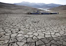 The critical state of La Viñuela reservoir in the Axarquía.