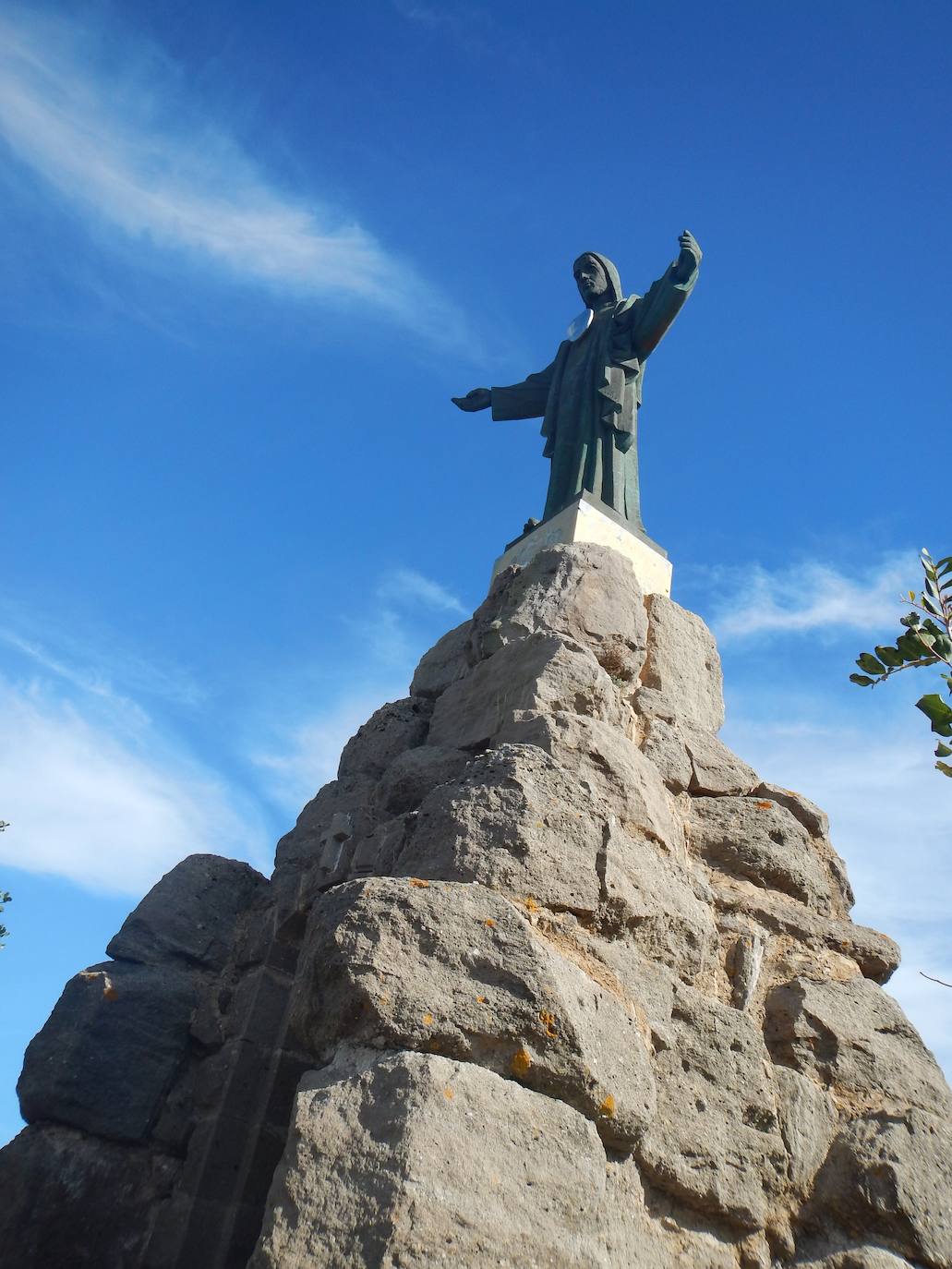 The present image of Christ of the Sacred Heart was inaugurated in February 1995.