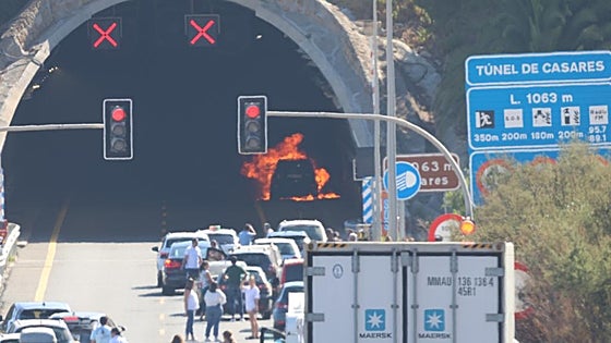 Long tailbacks on AP-7 motorway due to vehicle fire in Casares tunnel