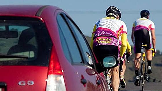 Spain's DGT reminds cyclists what they should never do when they ride on the road
