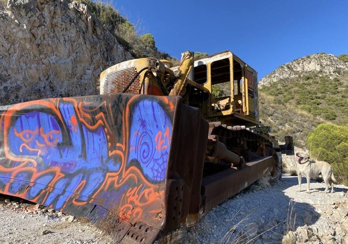 Abandoned machinery in the Los Colmenarejos quarry.