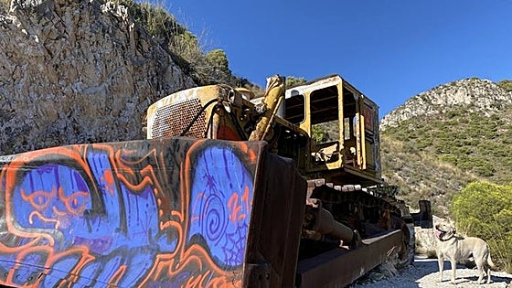 A 20-year-old graveyard for scrap in the middle of the Axarquía mountains