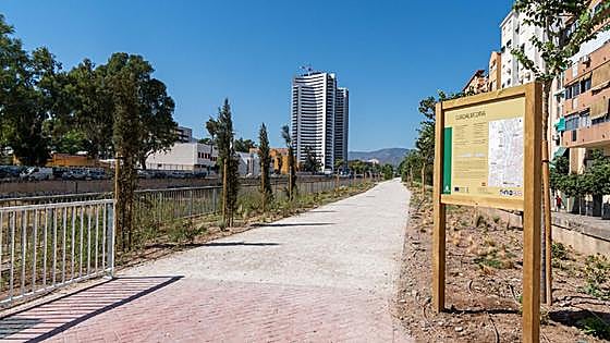 Five kilometres of footpaths opened alongside city river