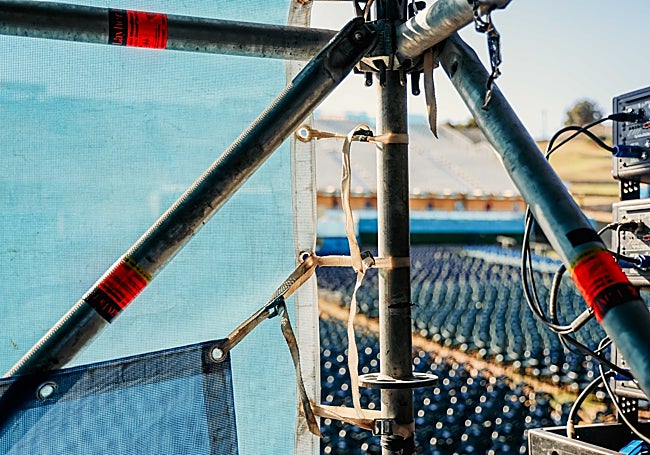 Marenostrum has substituted 80% of its plastic ties for those made of fabric which will last ten years.