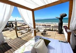 A Balinese style bed at a modern beach club.