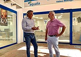 The manager of Aqualia, Javier Portero, and the councillor for water Jesús María Claros last Thursday