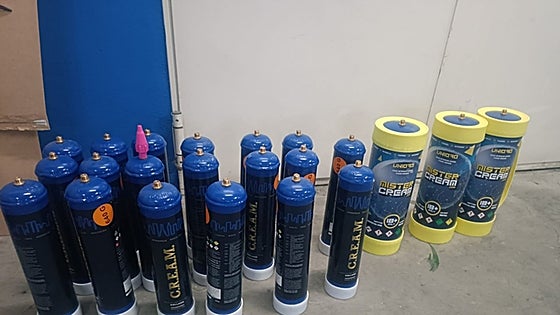 More than twenty bottles of 'laughing gas' seized from a group of youths in Mijas
