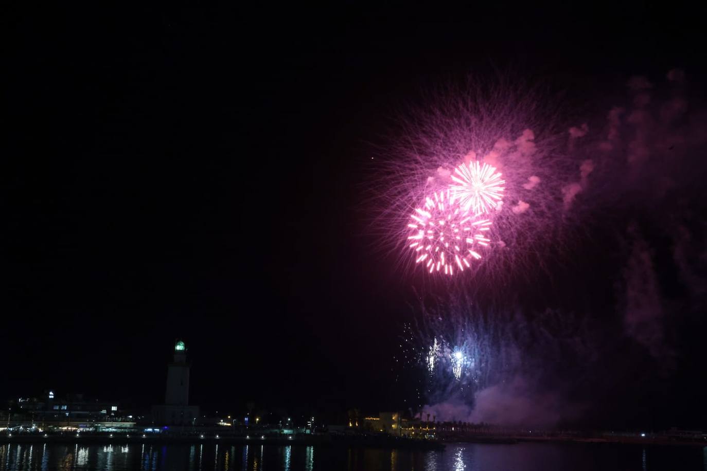 In pictures, spectacular drone show and firework display open Malaga&#039;s big summer fair