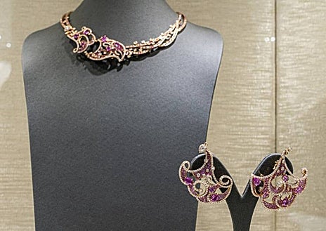 Imagen secundaria 1 - Sarah Fabergé and Miguel Gómez Molina; some of the pieces in the exhibition