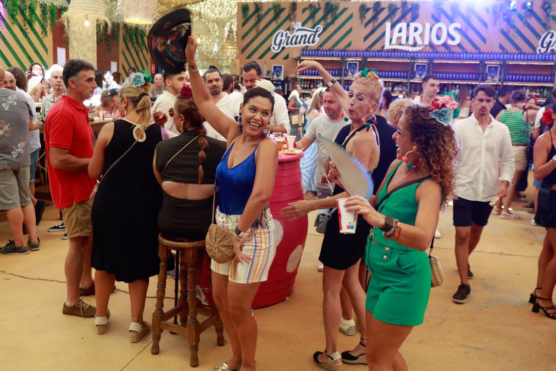 Tuesday's best images of Malaga's spectacular summer fair