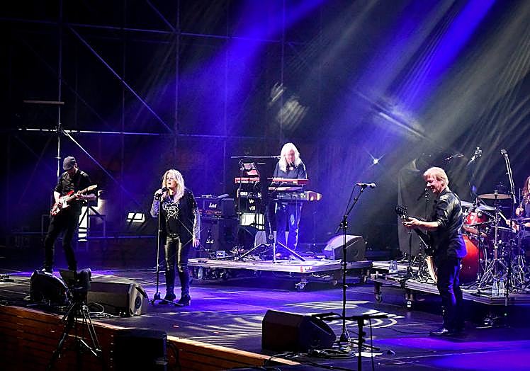 Imagen principal - Photo special: Gloria Gaynor and Bonnie Tyler make history in Malaga, by sharing a stage for first time ever