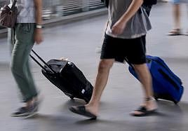 Police bust 'suitcase scammers' who swindled more than 100 people in Spain, and this is how it worked