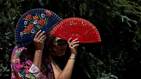 Fourth heatwave of summer due to hit most of Spain bringing with it maximum temperatures of 41C and 'tropical' nights