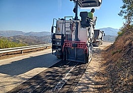 Resurfacing work to the MA-3108 between Benamargosa and Cútar.