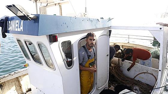 Spanish fishing boat stopped by Gibraltar police ignites war of words