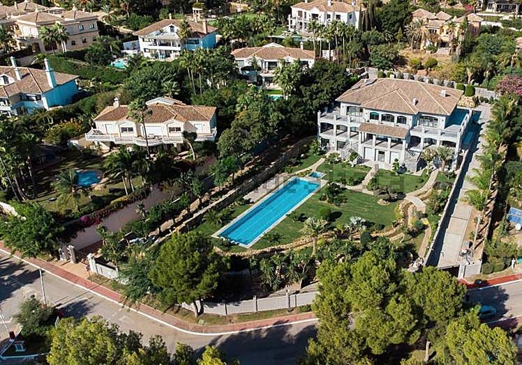 Imagen principal - A mansion on the Golden Mile, the third most expensive; Palacio de la Paz, in fourth place and Mansión on the Golden Mile in fifth place