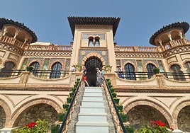 View of the façade of the Casa de los Navajas