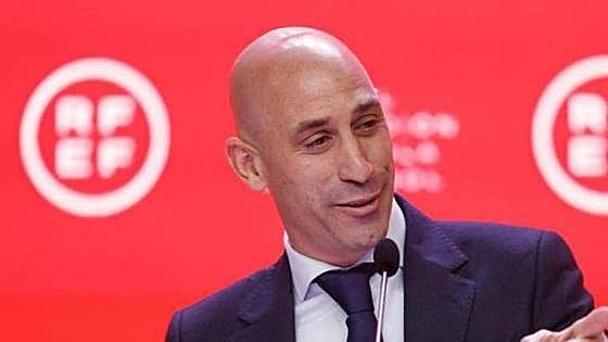 Regional heads of Spanish football association call for 'immediate' resignation of Luis Rubiales for 'unacceptable' behaviour