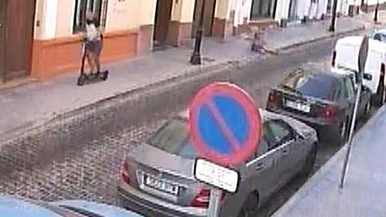 Video helps capture thief on electric scooter who violently assaulted elderly people in Vélez-Málaga
