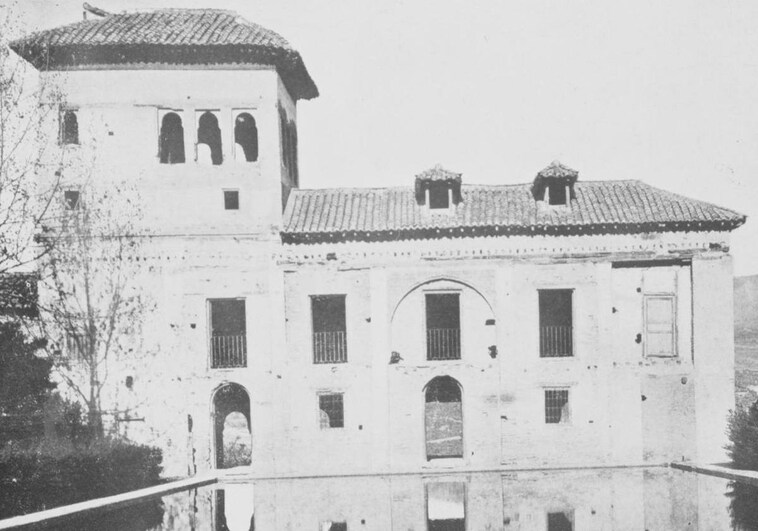 View of the Alhambra's Torre de las Damas at the beginning of the 20th century