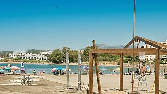 Man arrested for filming naked children using showers on Estepona beach