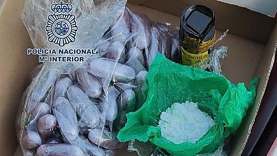 Two arrested in Marbella for transporting hashish hidden inside a shoebox