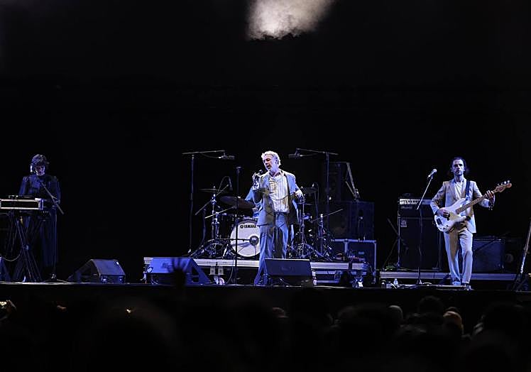 Imagen principal - In photos and video: Cala Mijas music festival kicks off the weekend in style