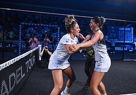 González and Brea celebrate their win at the PadelOne Arena on Sunday.