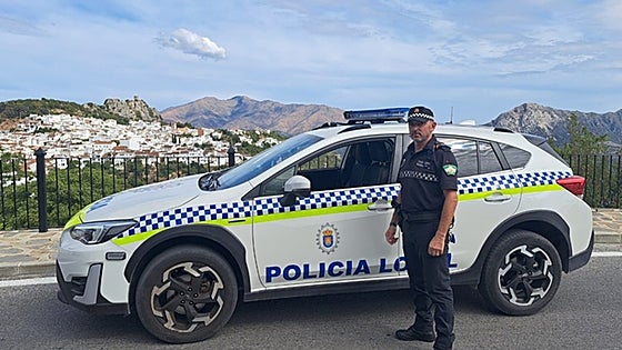 Hero's quick reaction helps save life of delivery driver who suffered a heart attack in Gaucín