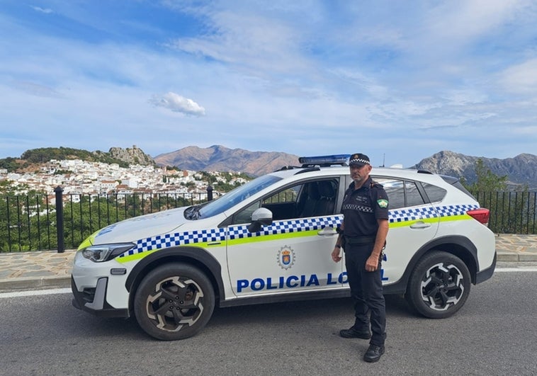 Hero's quick reaction helps save life of delivery driver who suffered a heart attack in Gaucín