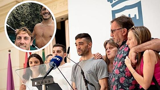 Families of missing Argentinian paddle surfers: 'We are not going to leave Malaga without the boys'