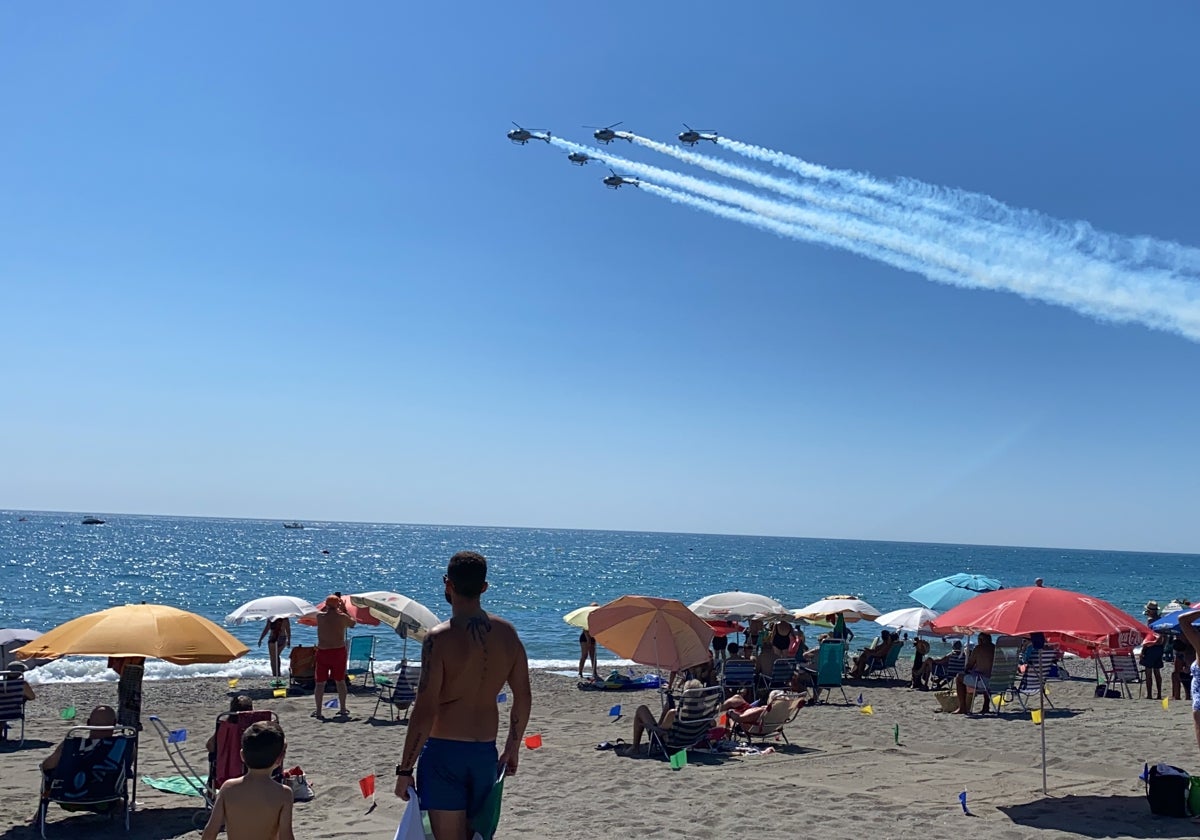Image of a previous air show above the sea in Torre del Mar.