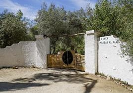 Entrance to the Puerto Rico Bajo area.