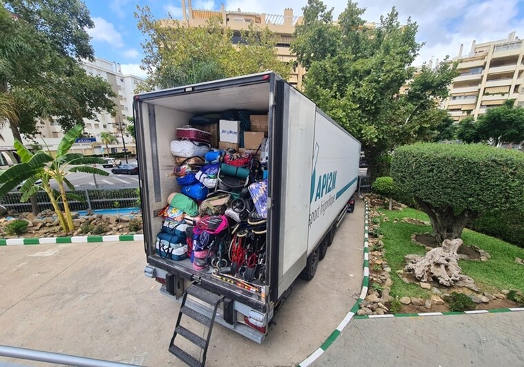 One lorry at the gates of the Fuengirola mosque, loaded with the donations.