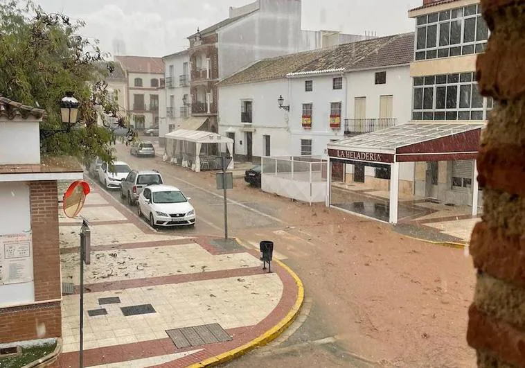 Watch as heavy downpour and hailstorm causes flooding in north of Malaga province