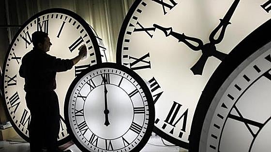 When is the next time clocks change and do I have to set them an hour forward or back?